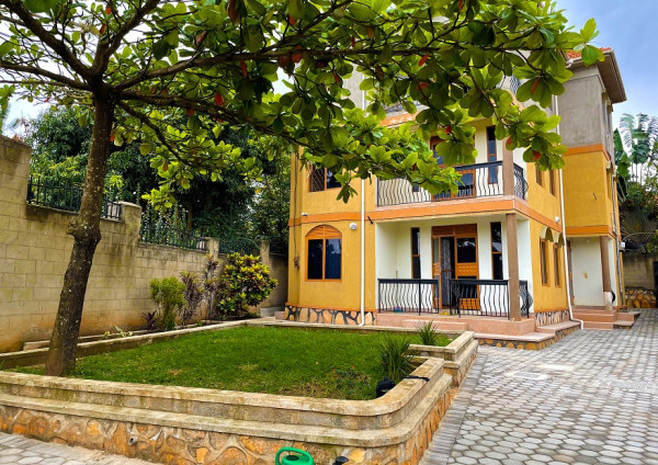 2 Bedroom Artistic Oasis