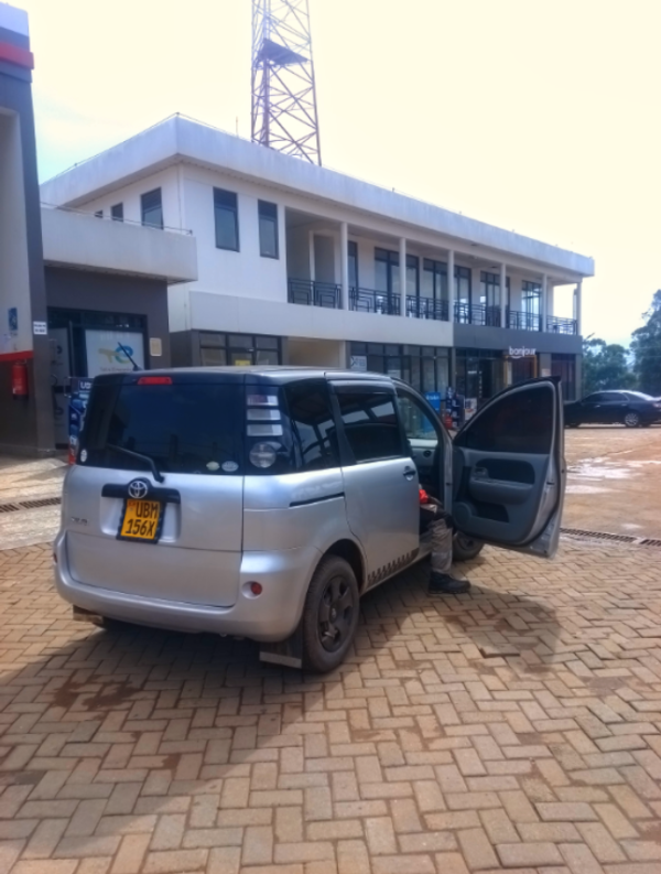 TOYOTA SIENTA - UBM/X